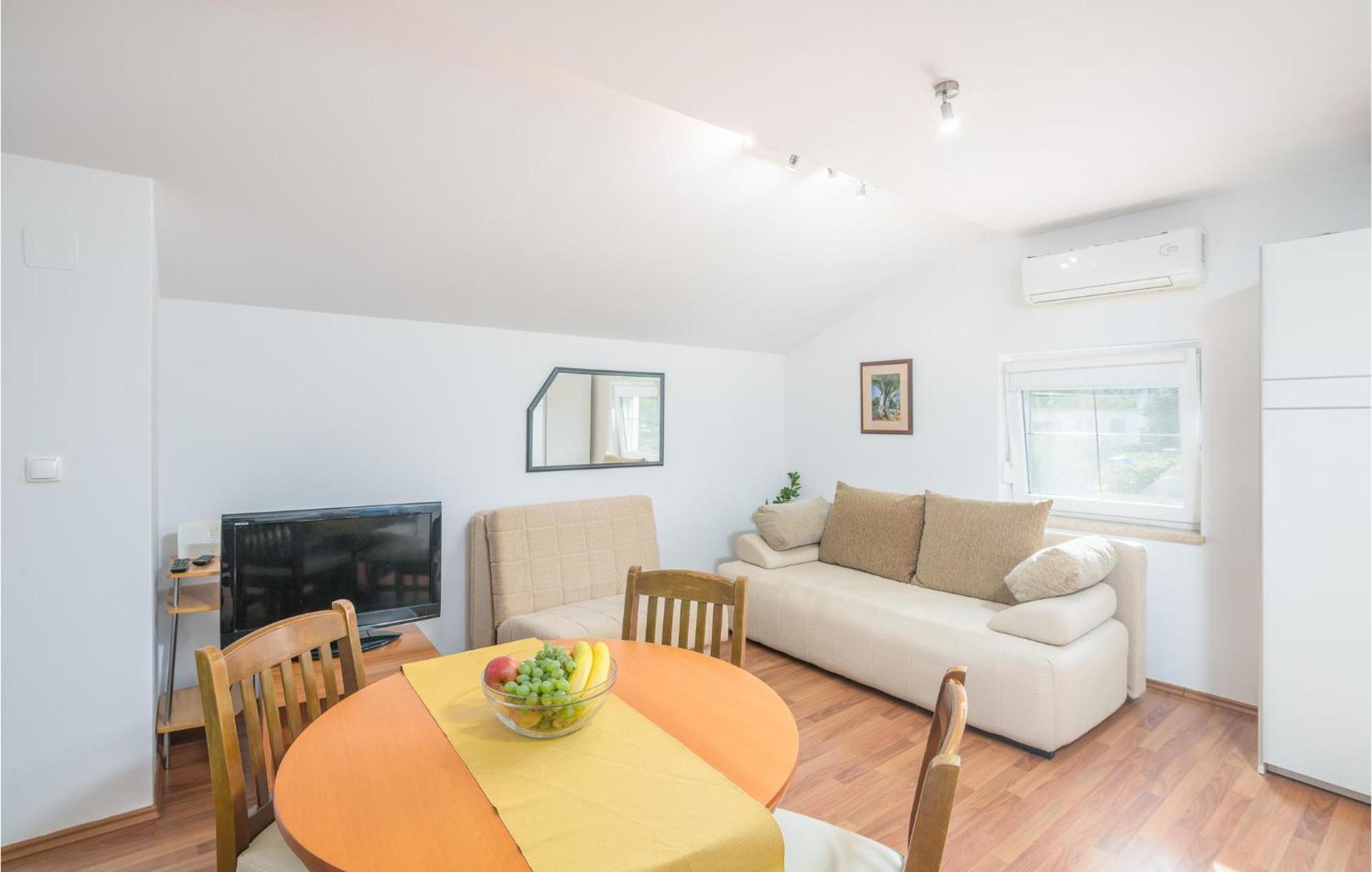 Nice Apartment In Malinska Dubasnica With Kitchen ภายนอก รูปภาพ